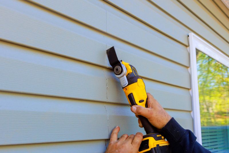 Vinyl Siding Repair - Professional Technician